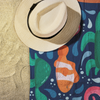 En El Mar La Vida Es Mas Sabrosa Beach Towel